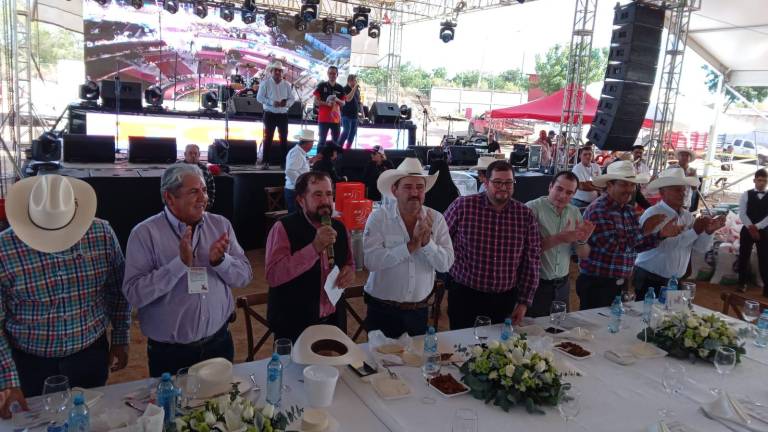 Celebran Día del Ganadero al son de la tambora en Culiacán