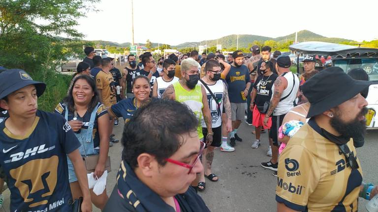 Aficionados de Pumas invaden ‘El Kraken’ para apoyar a los universitarios ante el Mazatlán FC