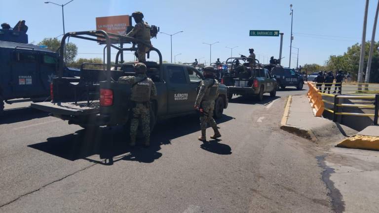 Un enfrentamiento entre civiles y fuerzas de seguridad se registró por la avenida Giovani Zamudio y el Libramiento Benito Juárez (La Costerita) en el sector Barrancos.