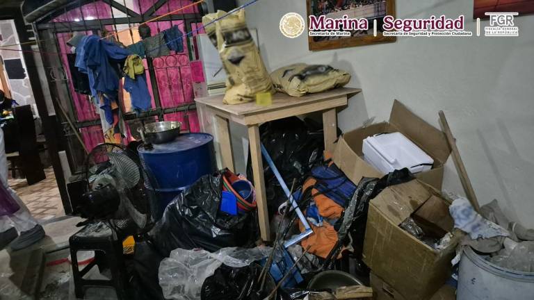 Elementos federales destruyeron en sitio precursores químicos y aseguraron un laboratorio clandestino en Zapopan, Jalisco.