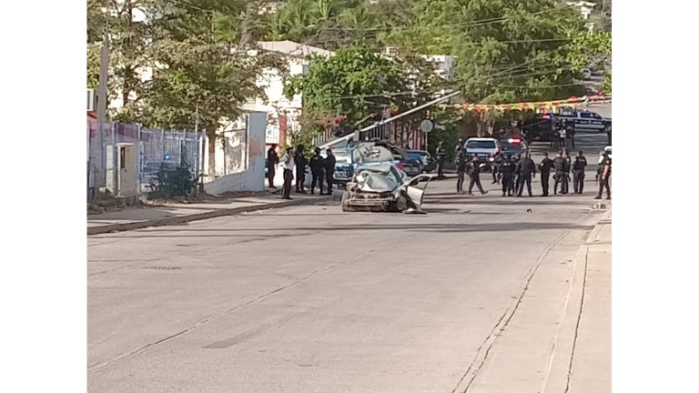 Los grupos de emergencia, al igual que los policías de las diferentes corporaciones, auxiliaron a los lesionados del choque en la Colonia Díaz Ordaz.