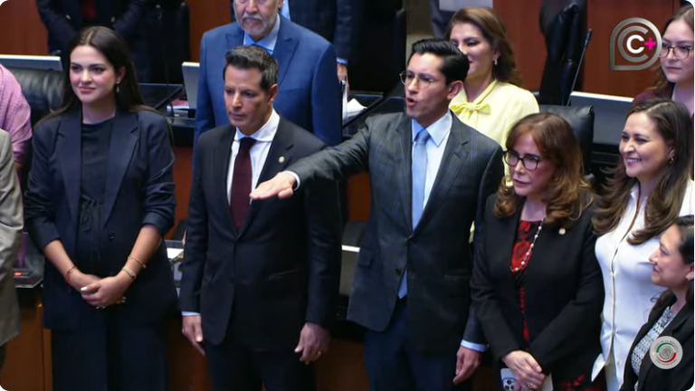 Roberto Velasco Álvarez rinde protesta en el Senado de la República como Secretario de Relaciones Exteriores.