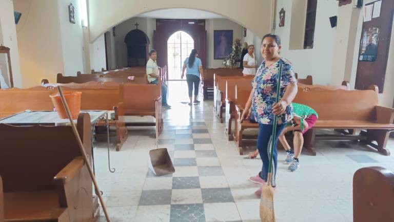 Miembros del grupo “Amigos por Cacalotán” llevaron a cabo labores de limpieza en el templo de la Virgen de Loreto.