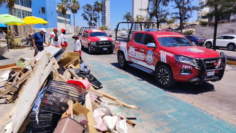 Diversos objetos fueron retirados de la zona de la playa.