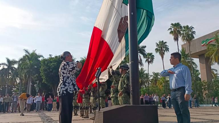 Ceremonia cívica en la explanada del Palacio de Gobierno para conmemorar la gesta heróica de los Niños Héroes.