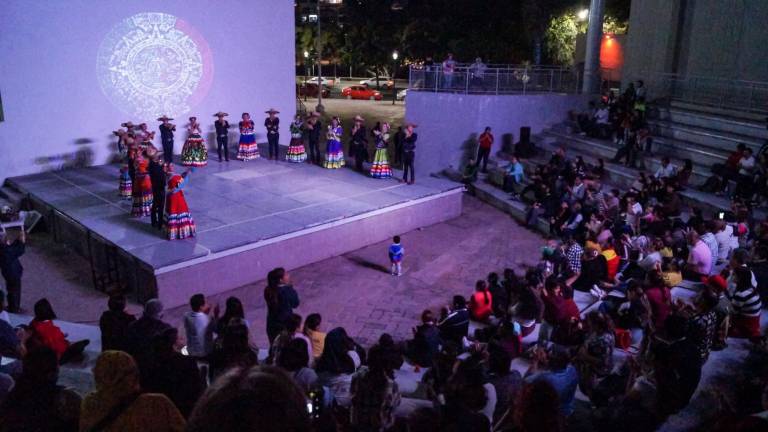 Alegra la Compañía Folclórica con México, alegría y tradición