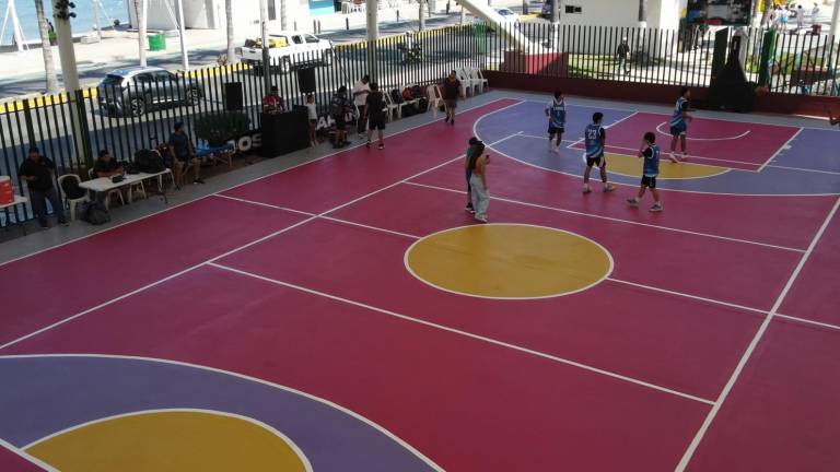 Buenos duelos en la Copa Semana Santa de Baloncesto.