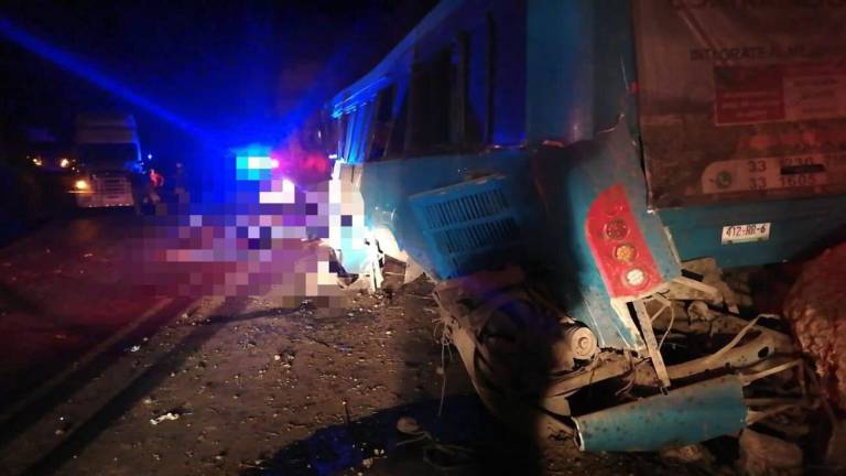 Volcadura de autobús deja al menos 14 muertos en Tuxcueca, Jalisco