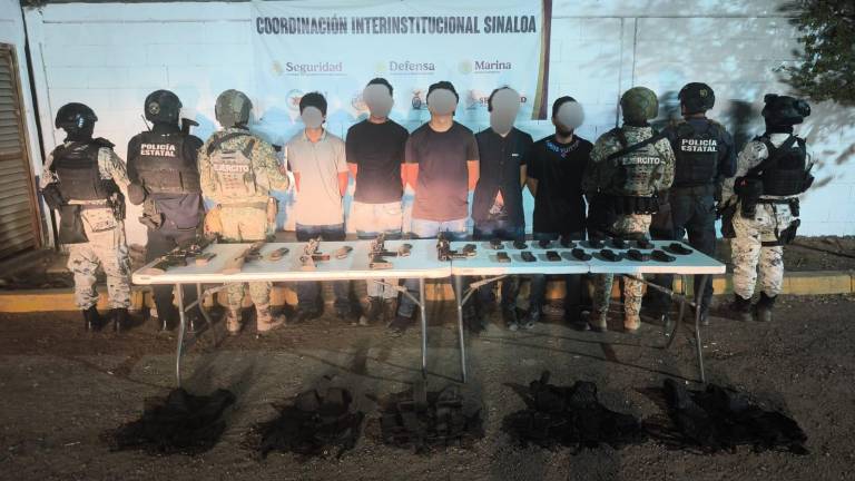 Cinco jóvenes fueron detenido con armas en el sector Barrancos, en Culiacán, entre ellos un menor de edad.