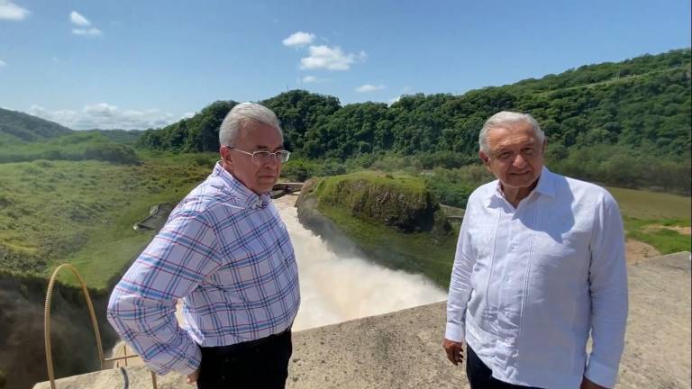 Rubén Rocha Moya y Andrés Manuel López Obrador en una de las pasadas visitas del Presidente al sur de Sinaloa.