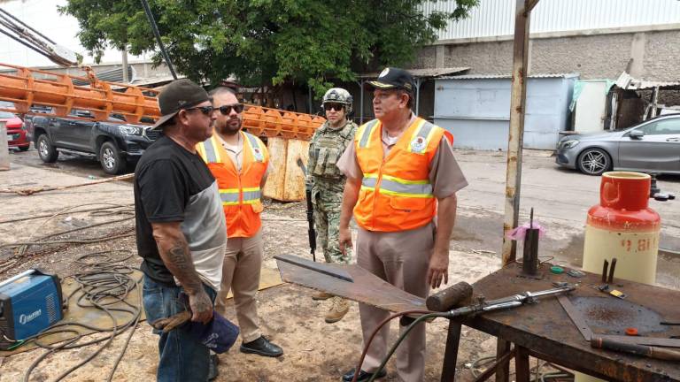 Personal de Capitanía de Puerto realiza inspecciones en los muelles pesqueros del Parque Bonfil.