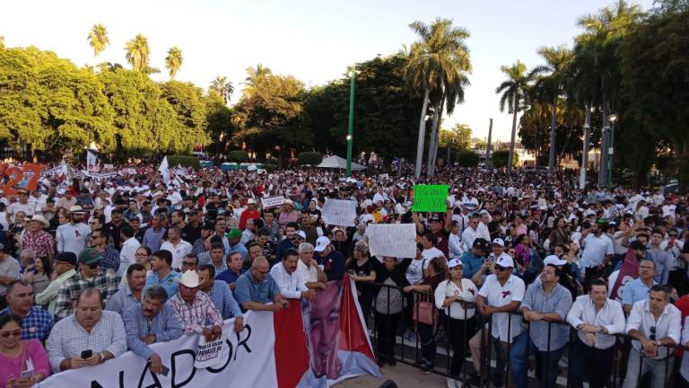 Miles de personas acudieron a la presentación del Segundo Informe de Labores del Gobernador Rubén Rocha Moya el pasado sábado en Culiacán.