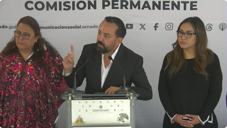 El Diputado federal por Morena, Arturo Ávila, llamó al Senador de Sinaloa Enrique Inzunza Cázarez a que solicite licencia.