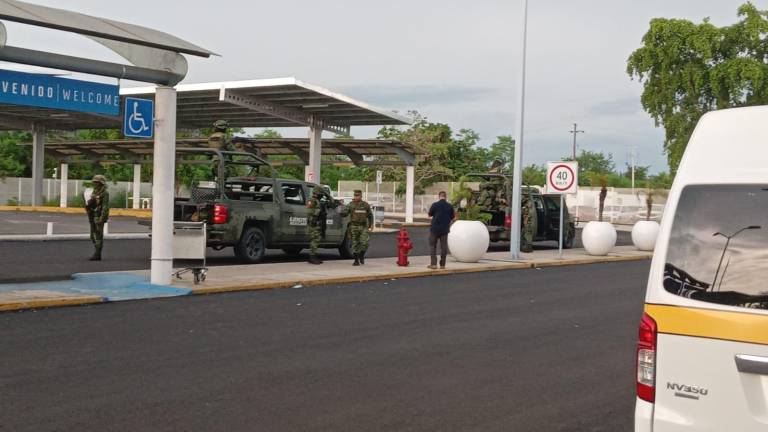La aeronave aterrizó de manera forzosa en terrenos cercanos al Aeropuerto Internacional de Mazatlán.