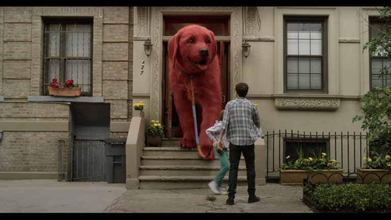 Estrenan trailer de Clifford, el gran perro rojo