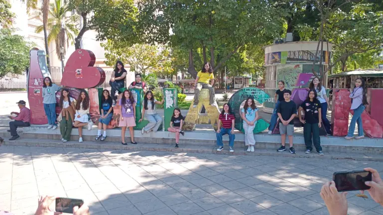 Niños que participan en la exposición “Aquí estamos”, que se inaugurará en el Masin.