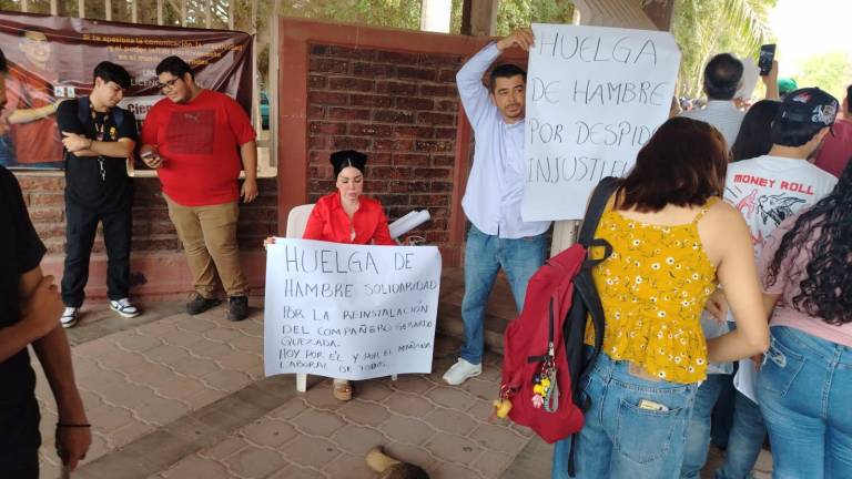 Gerardo Quezada fue reinstalado en la Unidad Regional Guasave de la UAdeO luego de realizar una huelga de hambre en protesta por su despido.