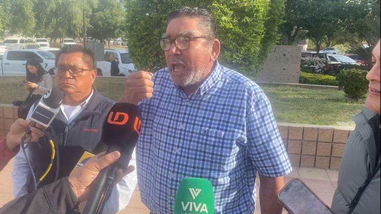 Dirigentes de trabajadores de Conalep protestan en conferencia Semanera del Gobernador de Sinaloa Rubén Rocha Moya.