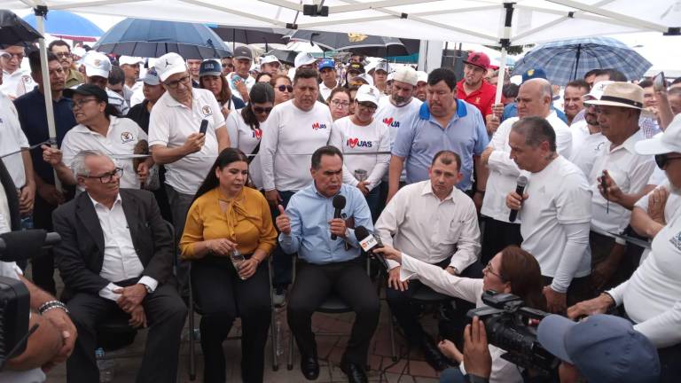 La defensa de los funcionarios de la UAS solicitó desde un inicio que la audiencia fuera diferida argumentando poca preparación del expediente por parte de la Fiscalía.