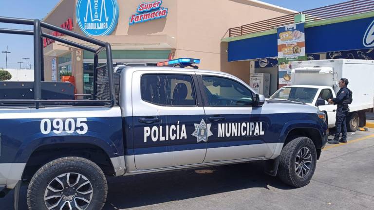 Policías municipales frustran robo a comercio y detienen a un hombre en el Centro de Culiacán.