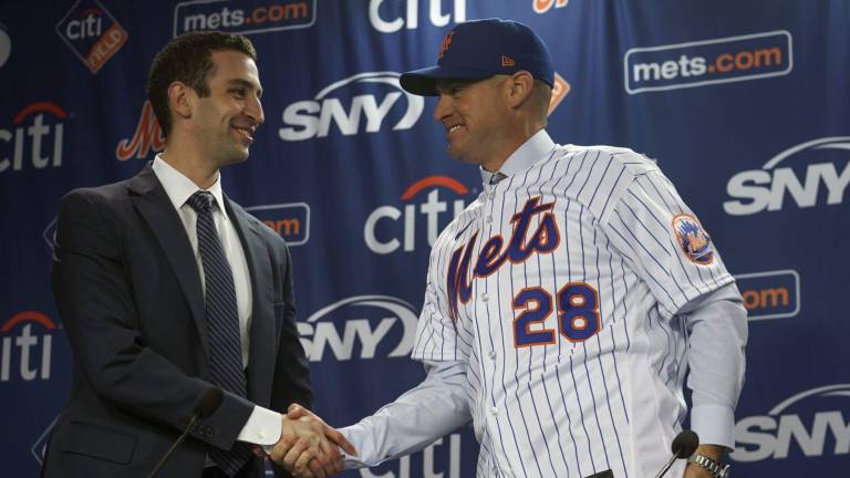 Carlos Mendoza muestra pasión y empuje como nuevo manager de los Mets