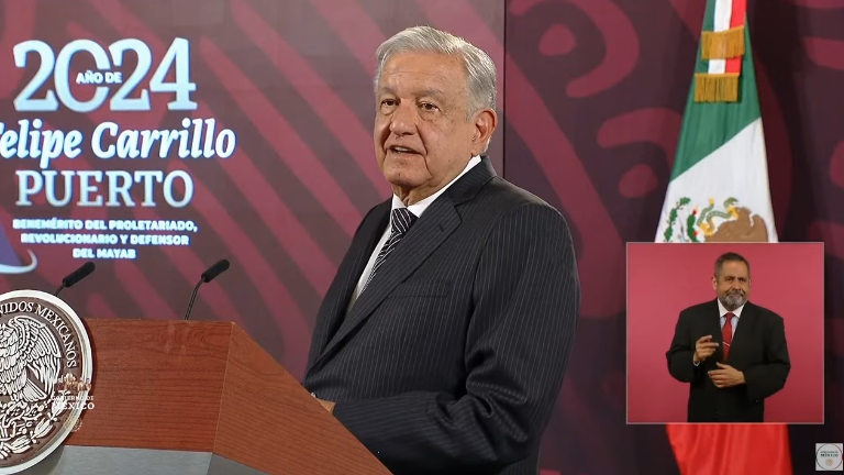 El Presidente Andrés Manuel López Obrador anuncia un incremento salarial a los maestros federalizados.