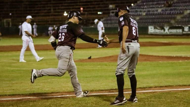 Alexis Wilson conectó jonrón por Tomateros.
