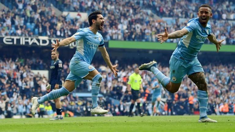 Manchester City vino de atrás para ganar al Aston Villa.