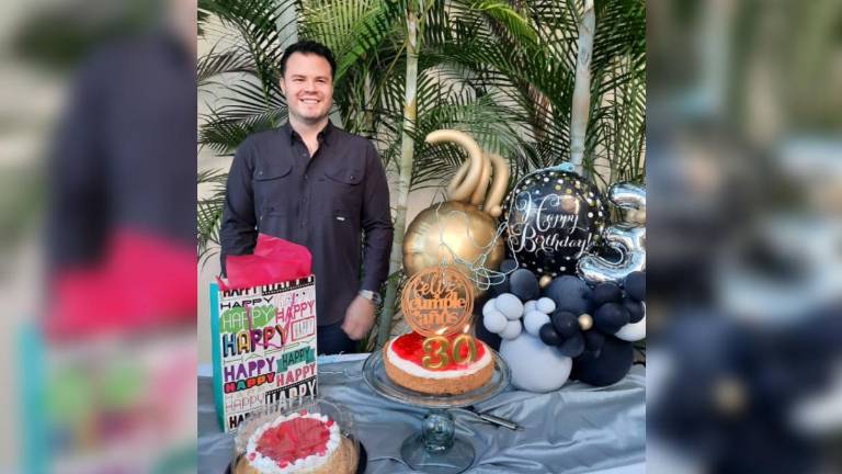 José Alberto López Calderón celebra la dicha de cumplir 30 años.