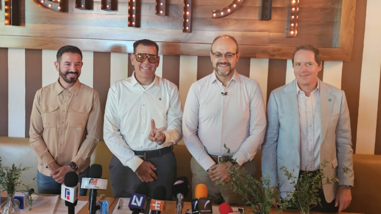 Marco Cervantes, Roque Mascareño, Roberto Gutiérrez y Richard David Huett.
