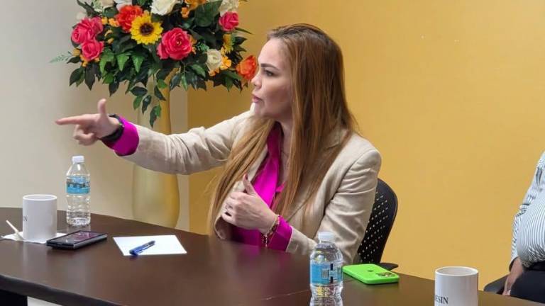 La Diputada local por el PRI, Paola Gárate Valenzuela, denunció que en su domicilio en Culiacán le dejaron una corona fúnebre.