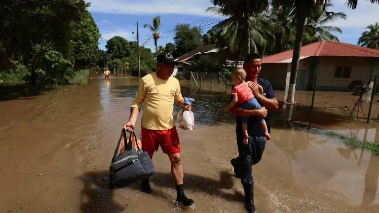 Desplazados tras tormenta tropical en Honduras.