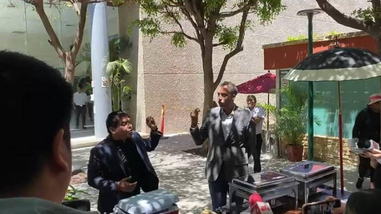 Diputado regala tacos por gasto millonario de la UAS en tortillas