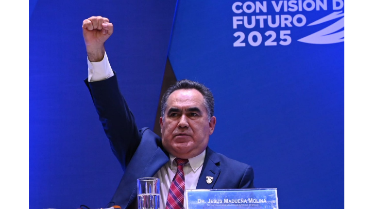 Jesús Madueña Molina figuró y participó en el informe de labores del Rector de la UAS el pasado 7 de junio.