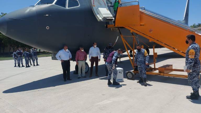 Una nueva remesas de vacunas contra el Covid-19 arriba a Sinaloa.