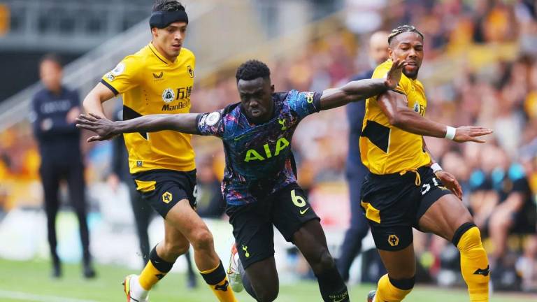 Raúl Jiménez y los Wolves hilan derrota al caer en casa ante el Tottenham