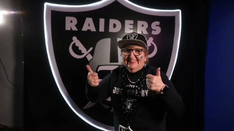 Bárbara Estrada fuera elegida por la NFL como la ‘International Fan of the Year’ de Raiders.