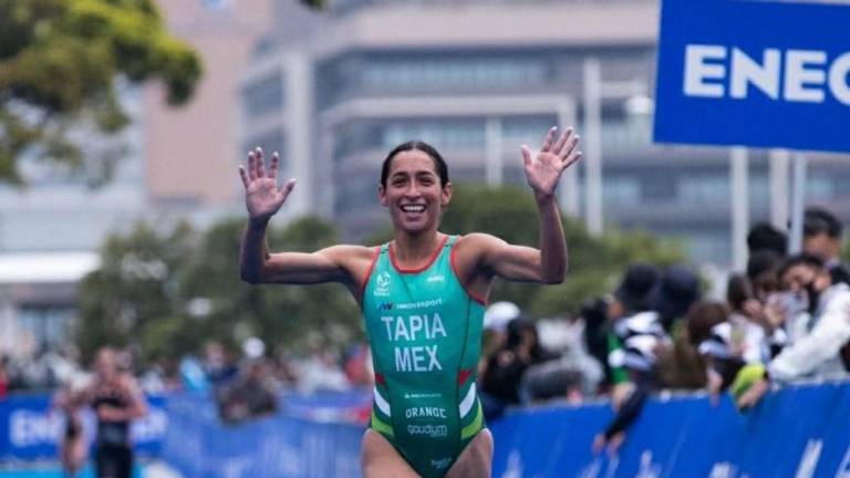 Rosa María Tapia logra histórica medalla en triatlón