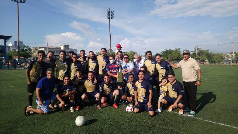 Chuckys Rebel-INE obtiene el campeonato de la Liga Burócrata Federal al superar en penales a Jumapam.