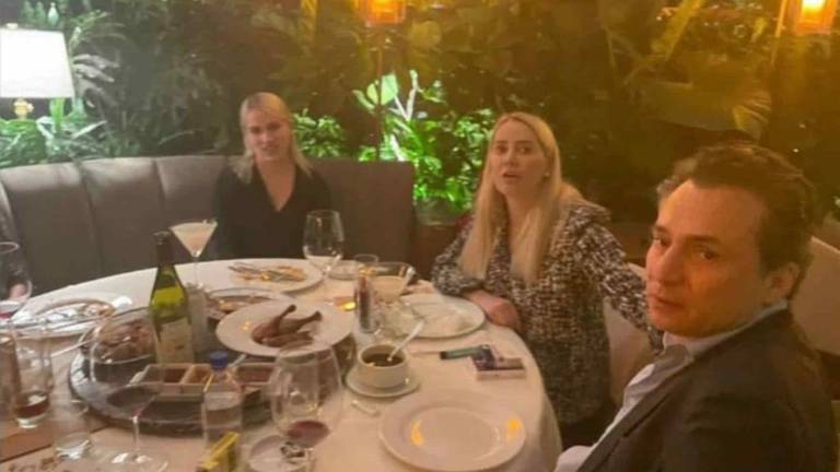 Emilio Ricardo Lozoya Austin fue captado recientemente cenando en lujoso restaurant.