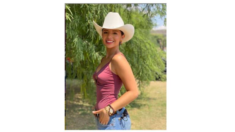 Ángela Aguilar luce vestido de novia en redes sociales