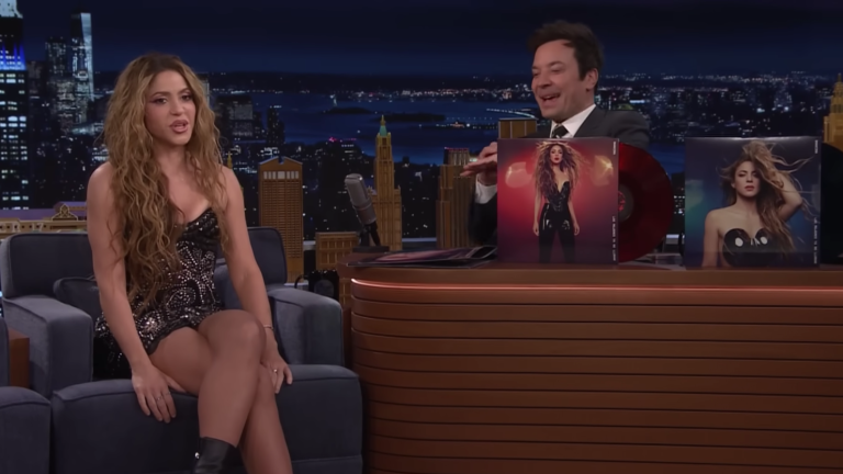 Shakira se presenta en el programa The Tonight Show de Jimmy Fallon.