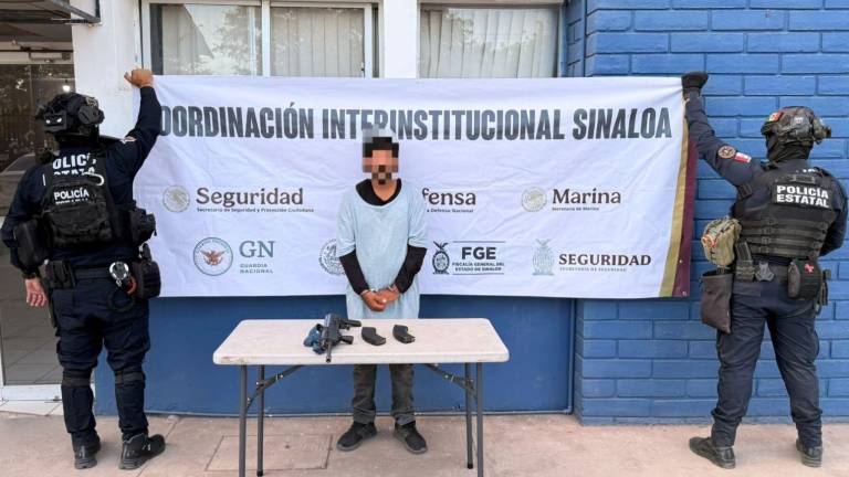 El detenido fue puesto a disposición del Ministerio Público Federal junto con el arma, cargadores y cartuchos asegurados.