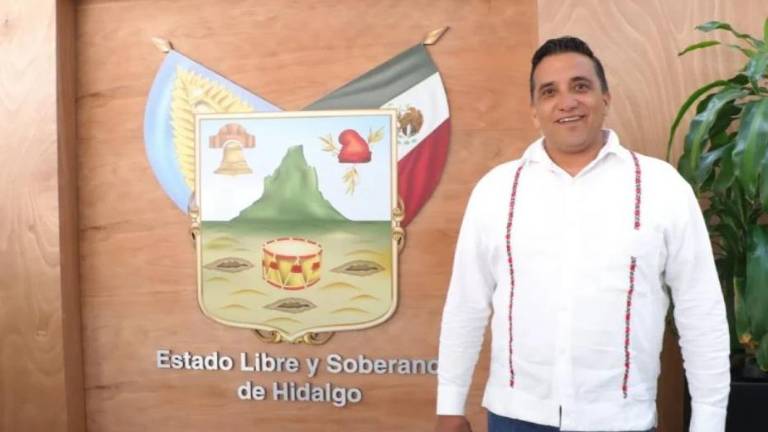 Según los reportes, dos civiles que viajaban a bordo de una motocicleta, habrían atacado a balazos a Bahena Solórzano, quien se encontraba frente a su domicilio.