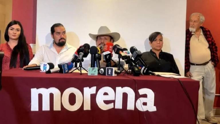 Durante una conferencia de prensa, el senador señaló que el Gobierno estatal realizó detenciones de operadores de Morena en Coahuila.