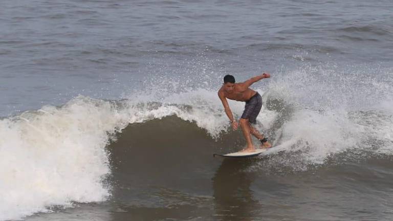 Carlos Quintero lleva más de 15 años en la práctica del surfing.