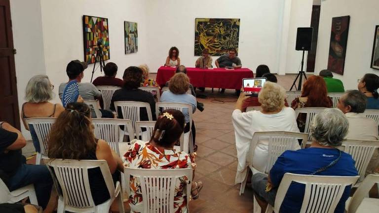 Nino Gallegos presentó su novela “En el país de las sombras espectrales”.