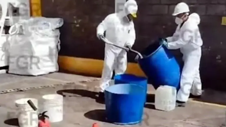 Destrucción de químicos asegurados en Sinaloa para evitar la producción de drogas sintéticas.