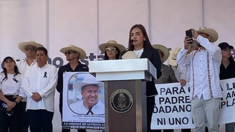 Grecia Quiroz García, Alcaldesa de Uruapan, participa en un mitin en el que exigen al Gobierno federal más seguridad y operativos contra la extorsión.