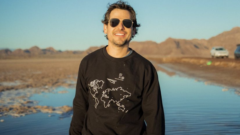 El youtuber se prepara para realizar un viaje a los restos del Titanic.